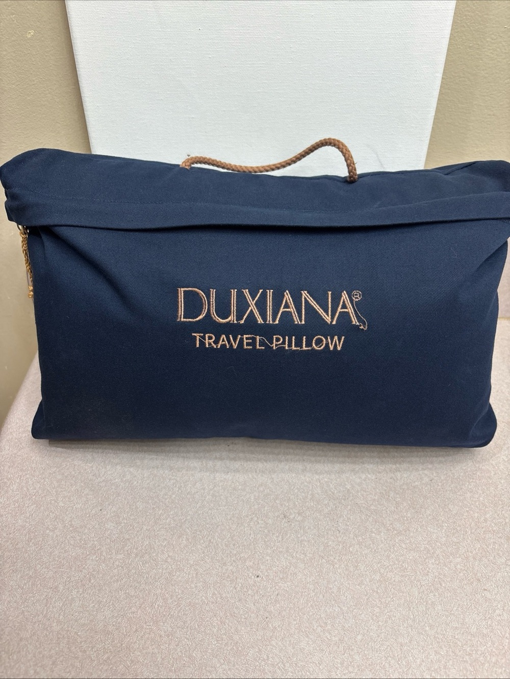 Duxiana Luxury Travel Pillow W Case Made In Canada
